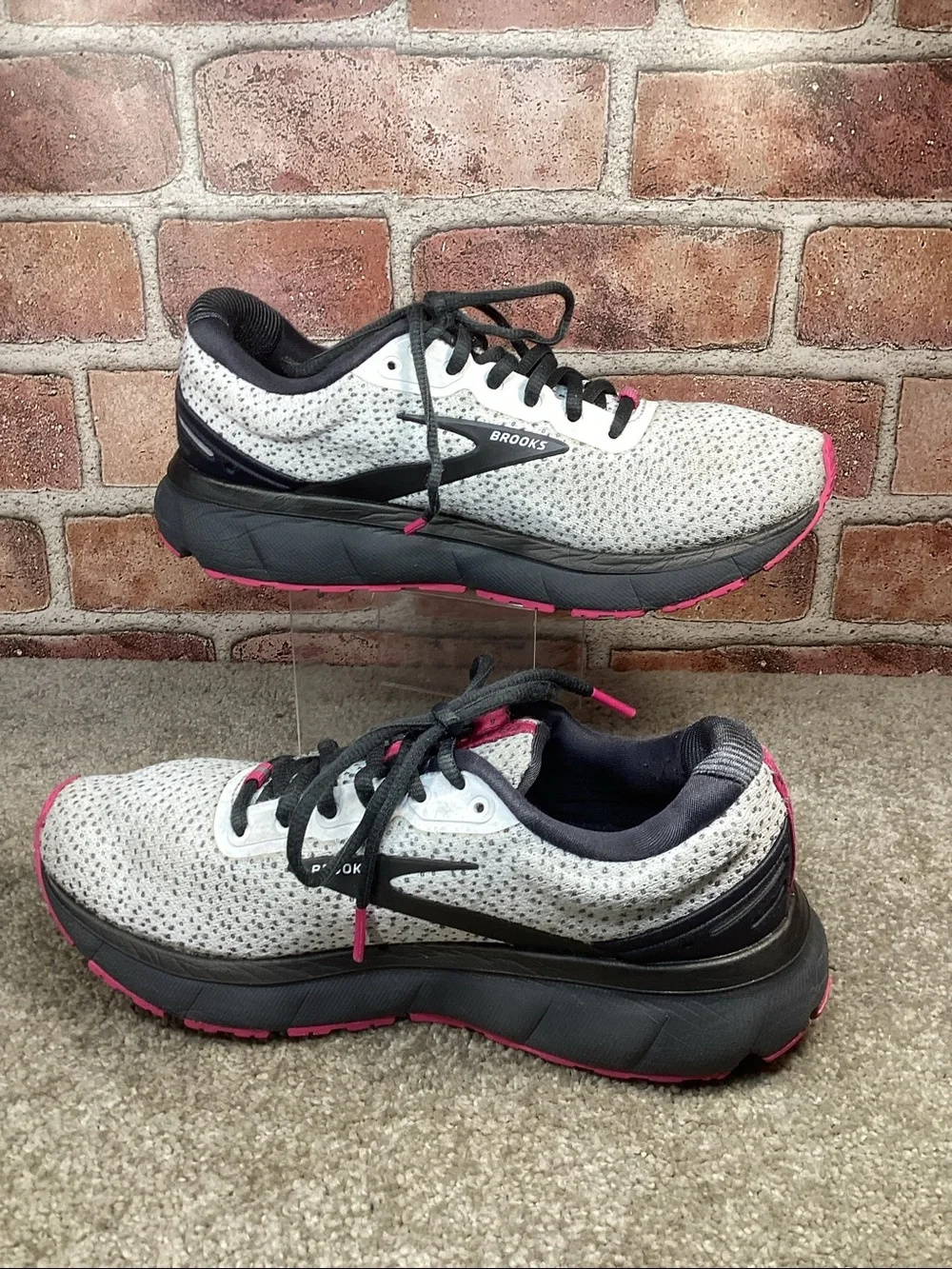 Brooks Trace 1 women’s running shoe sneakers size 6.5